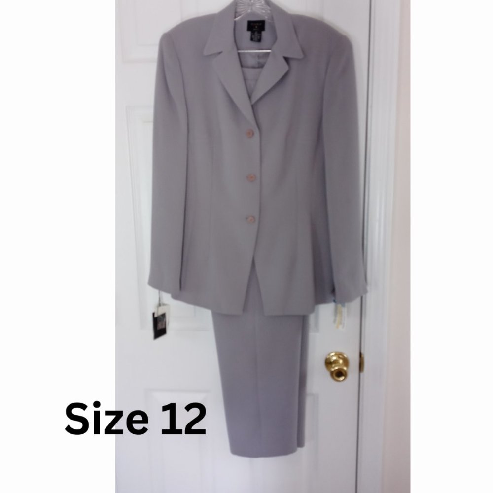 Size 12 Studio G 2PC  Women l Grey pants suit l  Coord Set Jacket